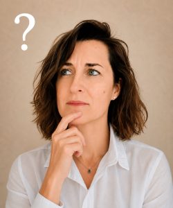 Femme en réflexion sur les questionnements de l'accompagnement en hypnose à Rennes